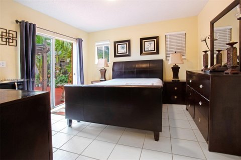 House in Miami, Florida 4 bedrooms, 137.22 sq.m. № 1383617 - photo 25