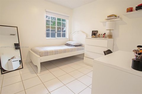 Casa en venta en Miami, Florida, 4 dormitorios, 137.22 m2 № 1383617 - foto 9