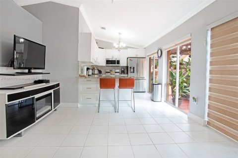 Villa ou maison à vendre à Miami, Floride: 4 chambres, 137.22 m2 № 1383617 - photo 17