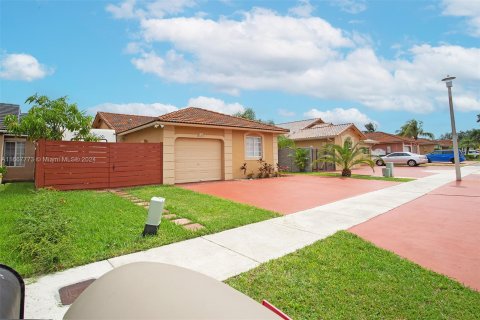 Villa ou maison à vendre à Miami, Floride: 4 chambres, 137.22 m2 № 1383617 - photo 3