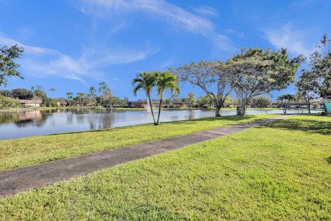 Villa ou maison à vendre à Lake Worth, Floride: 2 chambres, 95.13 m2 № 1051218 - photo 1