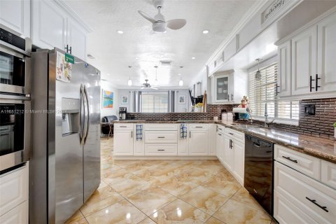 Villa ou maison à vendre à Pembroke Pines, Floride: 3 chambres, 233.37 m2 № 1417737 - photo 14