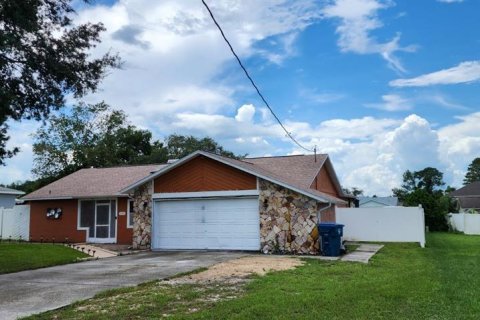 House in Spring Hill, Florida 3 bedrooms, 144.56 sq.m. № 1347303 - photo 2