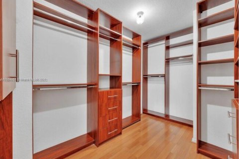 Casa en venta en Doral, Florida, 4 dormitorios, 243.4 m2 № 1098258 - foto 16
