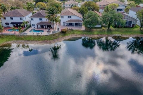 Villa ou maison à vendre à Doral, Floride: 4 chambres, 243.4 m2 № 1098258 - photo 12