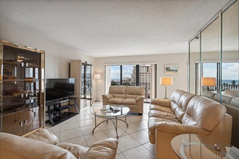 Condo in Hollywood, Florida, 2 bedrooms  № 1024728 - photo 13