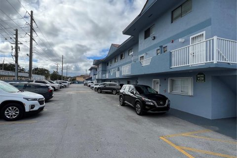 Copropriété à vendre à Hialeah, Floride: 2 chambres, 93.83 m2 № 1019385 - photo 3