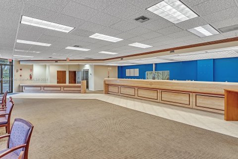 Commercial property in Sunrise, Florida № 1049545 - photo 10