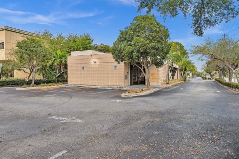 Commercial property in Sunrise, Florida № 1049545 - photo 4