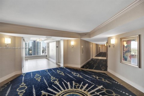 Condo in Aventura, Florida, 2 bedrooms  № 1388008 - photo 24