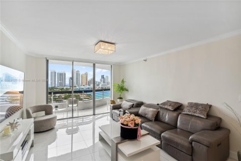 Condo in Aventura, Florida, 2 bedrooms  № 1388008 - photo 9