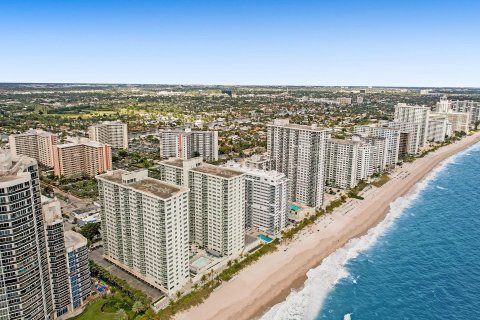 Condo in Fort Lauderdale, Florida, 2 bedrooms  № 1210620 - photo 12