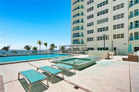 Condo in Fort Lauderdale, Florida, 2 bedrooms  № 1210620 - photo 9