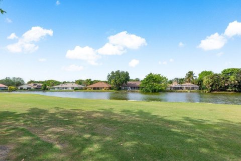 House in Palm Beach Gardens, Florida 5 bedrooms, 386.47 sq.m. № 1100397 - photo 15