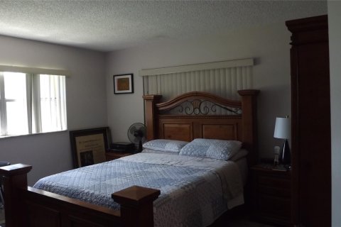 Condo in Tamarac, Florida, 2 bedrooms  № 1100364 - photo 11