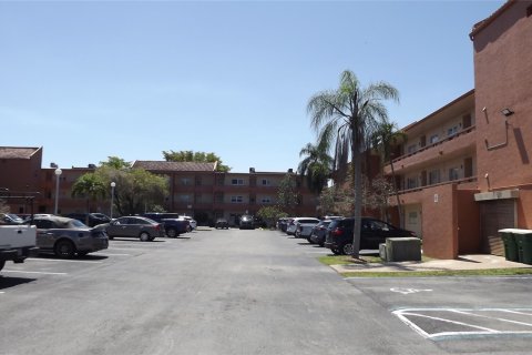 Condo in Tamarac, Florida, 2 bedrooms  № 1100364 - photo 5