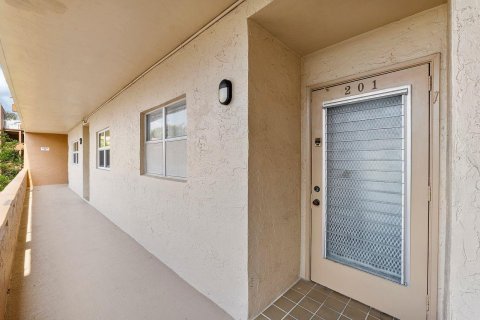 Condo in Tamarac, Florida, 2 bedrooms  № 1100364 - photo 21