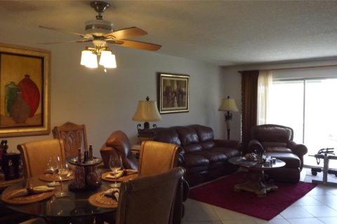 Condo in Tamarac, Florida, 2 bedrooms  № 1100364 - photo 12