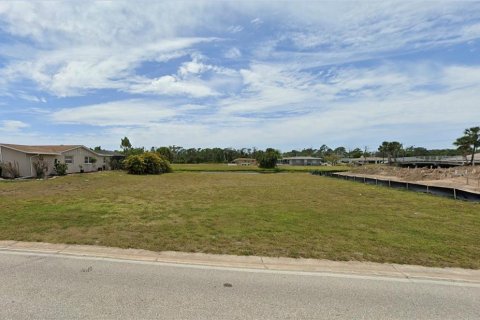 Terreno en venta en Rotonda, Florida № 1242834 - foto 1