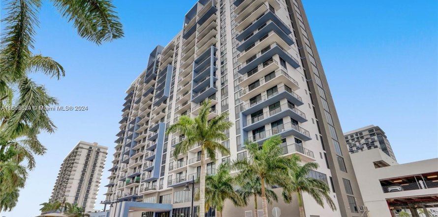 Condominio en Doral, Florida, 1 dormitorio  № 1227999