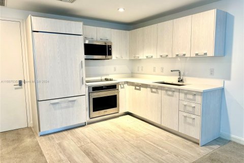 Condo in Miami, Florida, 1 bedroom  № 1228038 - photo 5