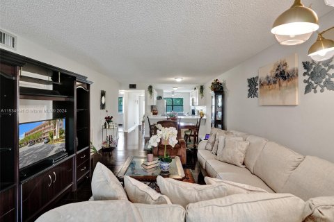 Condo in Sunrise, Florida, 2 bedrooms  № 1024185 - photo 23