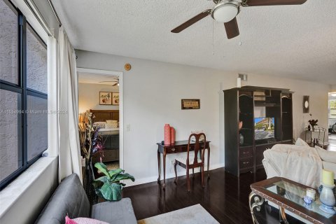 Condo in Sunrise, Florida, 2 bedrooms  № 1024185 - photo 25