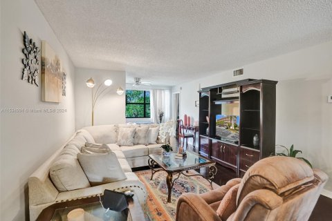 Condo in Sunrise, Florida, 2 bedrooms  № 1024185 - photo 21