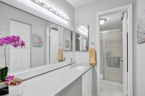 Condo in Sunrise, Florida, 2 bedrooms  № 1024185 - photo 15