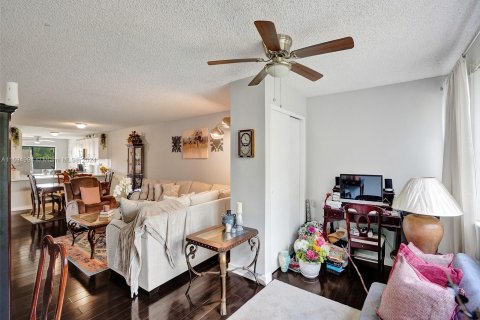 Condo in Sunrise, Florida, 2 bedrooms  № 1024185 - photo 24