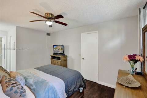 Condo in Sunrise, Florida, 2 bedrooms  № 1024185 - photo 28