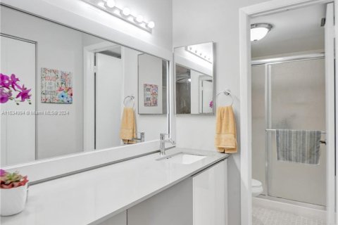 Condo in Sunrise, Florida, 2 bedrooms  № 1024185 - photo 8