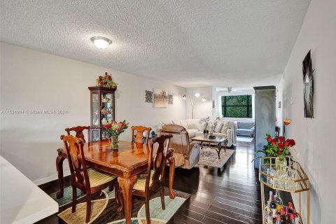 Condo in Sunrise, Florida, 2 bedrooms  № 1024185 - photo 5