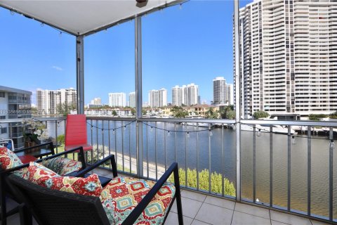 Condominio en venta en Aventura, Florida, 1 dormitorio, 71.35 m2 № 1024024 - foto 7