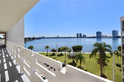 Copropriété à vendre à Aventura, Floride: 1 chambre, 71.35 m2 № 1024024 - photo 8