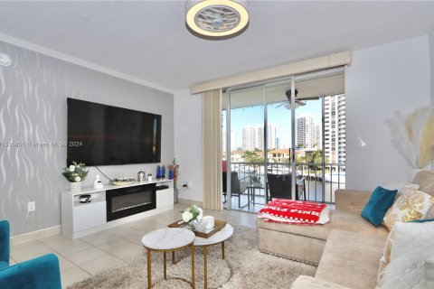 Condo in Aventura, Florida, 1 bedroom  № 1024024 - photo 17