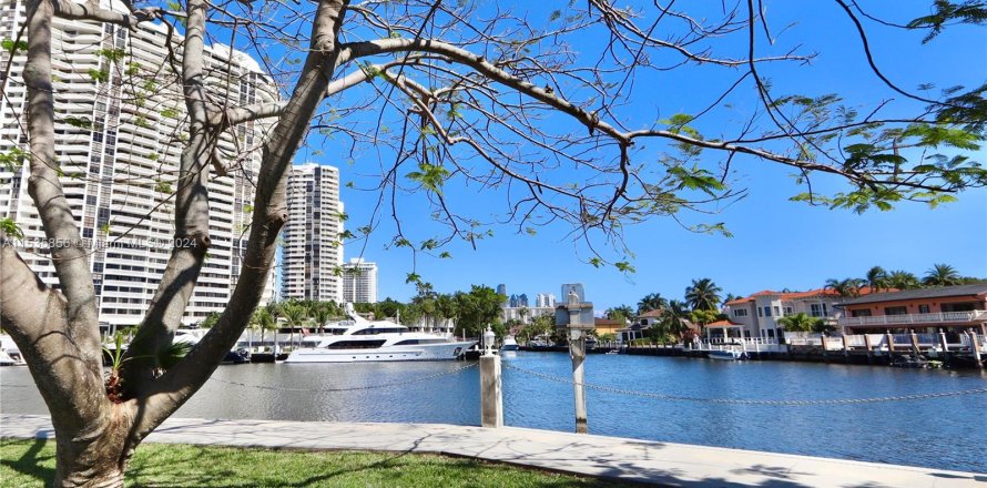 Condo in Aventura, Florida, 1 bedroom  № 1024024