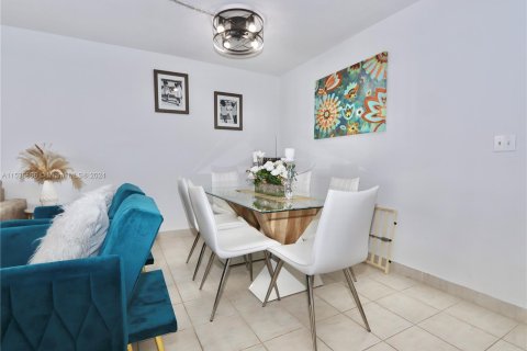 Condo in Aventura, Florida, 1 bedroom  № 1024024 - photo 12