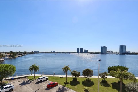 Copropriété à vendre à Aventura, Floride: 1 chambre, 71.35 m2 № 1024024 - photo 28