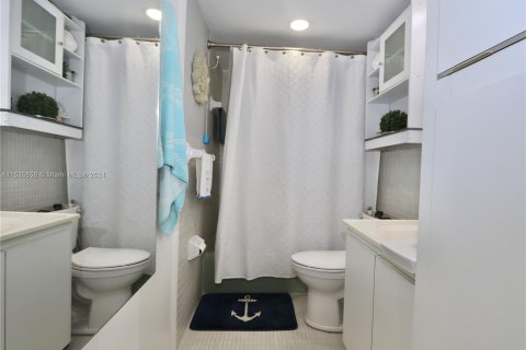 Condo in Aventura, Florida, 1 bedroom  № 1024024 - photo 23