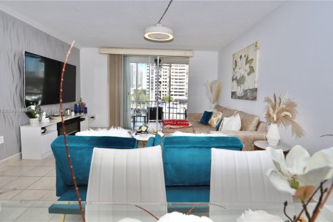 Condo in Aventura, Florida, 1 bedroom  № 1024024 - photo 13