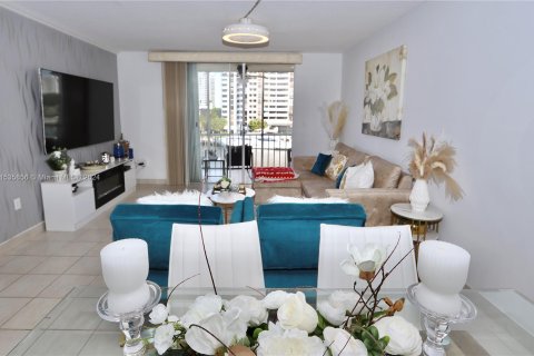 Condo in Aventura, Florida, 1 bedroom  № 1024024 - photo 14