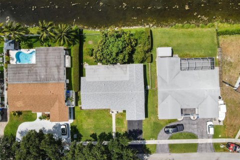 Villa ou maison à vendre à Pembroke Pines, Floride: 4 chambres, 178.74 m2 № 1210582 - photo 1