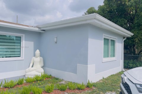 Casa en venta en Hollywood, Florida, 3 dormitorios, 157.93 m2 № 1216912 - foto 3