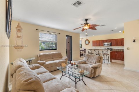 Casa en venta en Homestead, Florida, 4 dormitorios, 275.64 m2 № 1047543 - foto 25