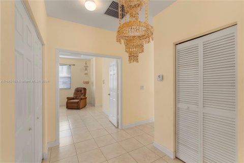 Casa en venta en Homestead, Florida, 4 dormitorios, 275.64 m2 № 1047543 - foto 9
