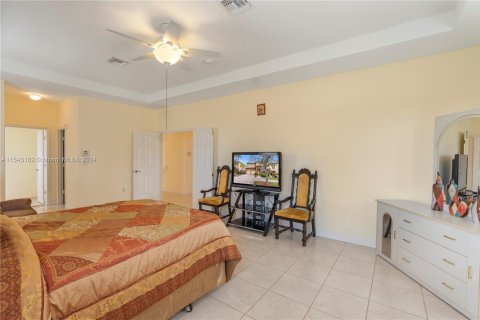Купить виллу или дом в Хомстед, Флорида 4 спальни, 275.64м2, № 1047543 - фото 12