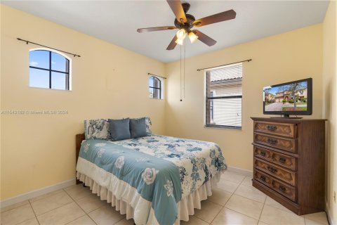 Купить виллу или дом в Хомстед, Флорида 4 спальни, 275.64м2, № 1047543 - фото 3