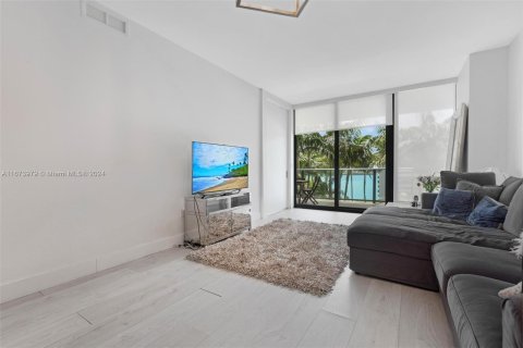 Condo in Miami, Florida, 2 bedrooms  № 1397062 - photo 23