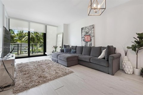 Condo in Miami, Florida, 2 bedrooms  № 1397062 - photo 22